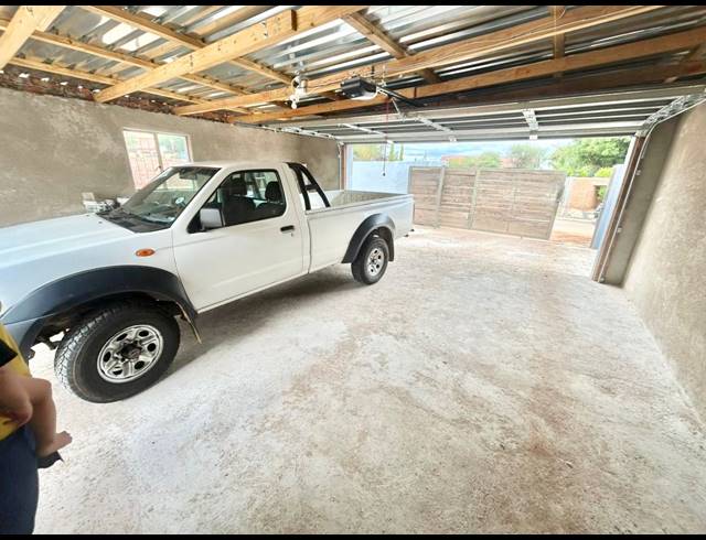 5 BEDROOM HOUSE FOR SALE IN FLORA PARK